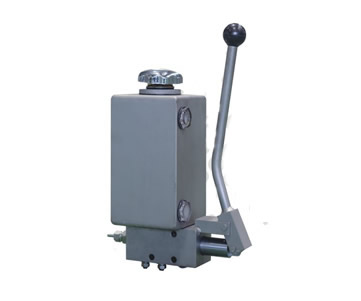 Manual rehydration pump